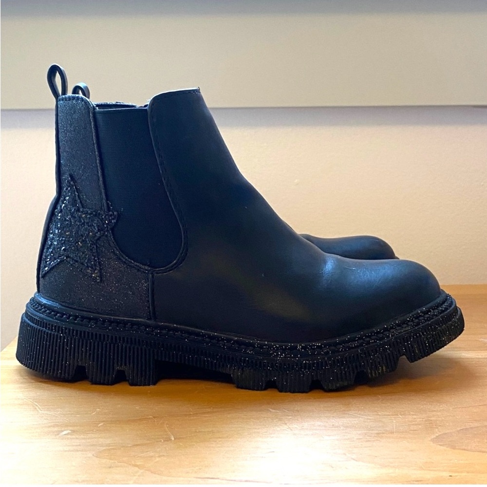 Black Glitter Star Chelsea Boots kids size 1